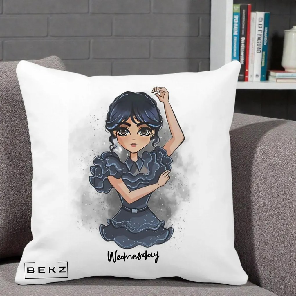 Perna Personalizata Wednesday Addams Dancing Queen, 40x40 cm, Alba Mata, Husa Detasabila, Perna Inclusa, BEKZ®