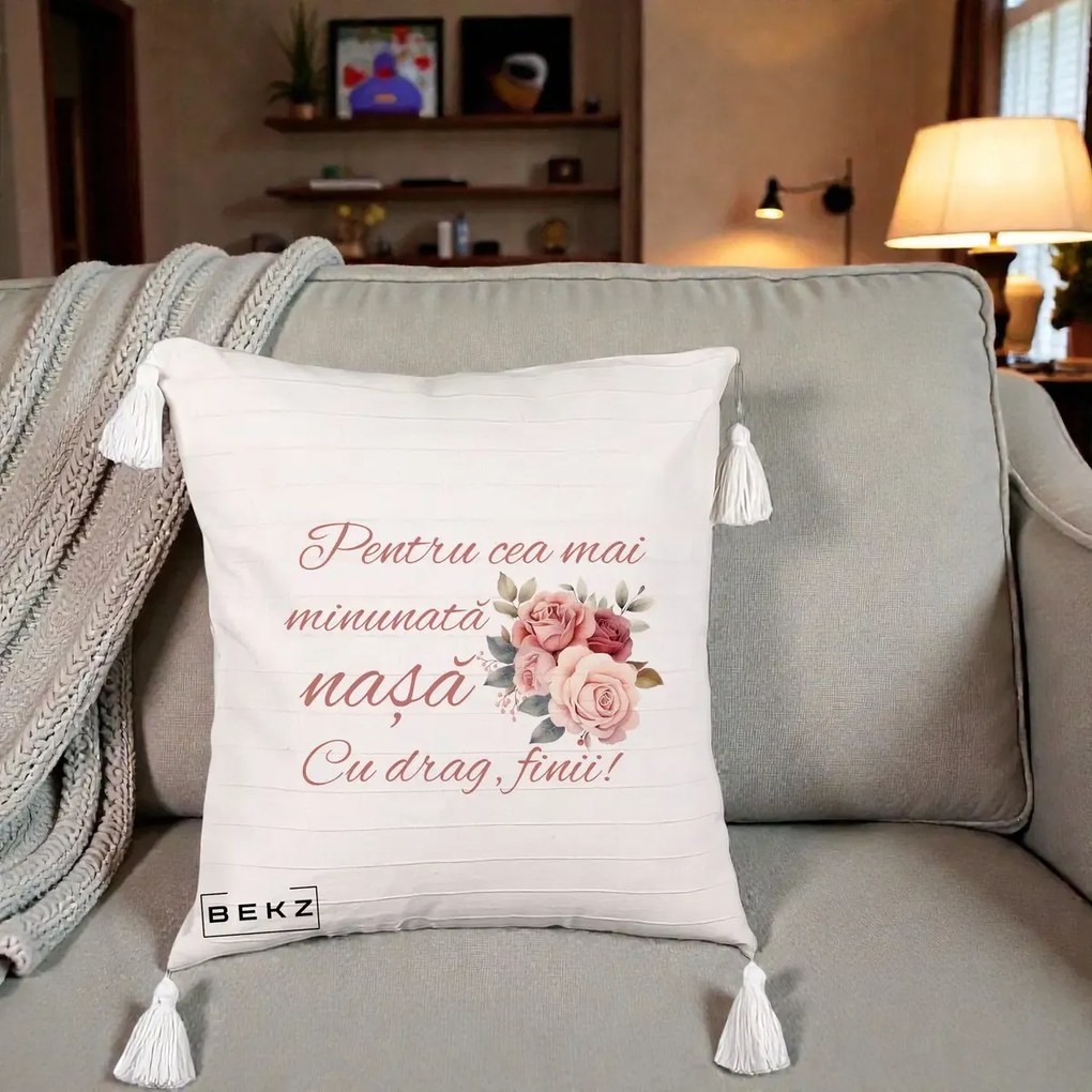 Cadou pentru Nasa - Perna Personalizata Pentru Cea mai Minunata Nasa Cu drag Finii, 40x40 cm, Bej cu Franjuri, Husa Detasabila, Perna Inclusa, BEKZ®