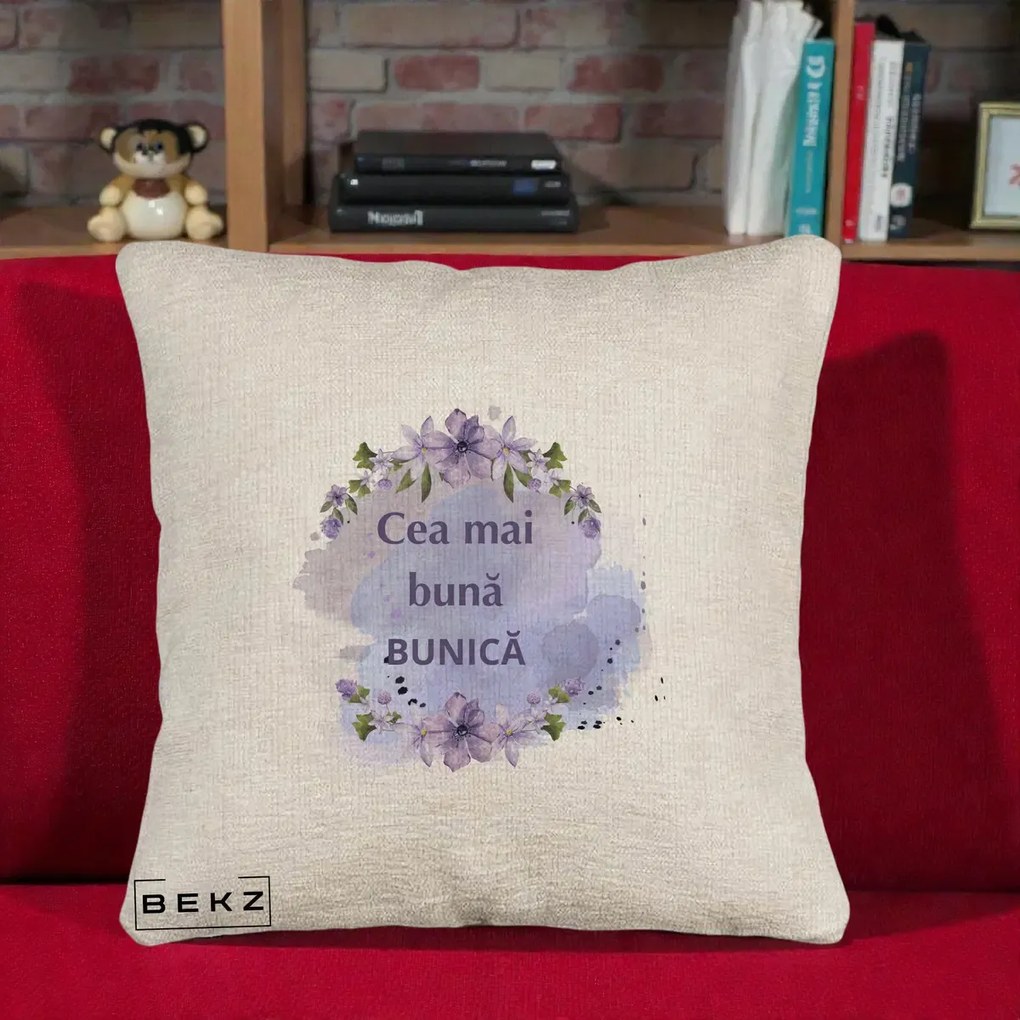 Cadou pentru Bunica - Perna Personalizata Cea Mai Buna Bunica Flori Mov Acuarela Negru, 40x40 cm, Bej Canapea, Husa Detasabila, Perna Inclusa, BEKZ®