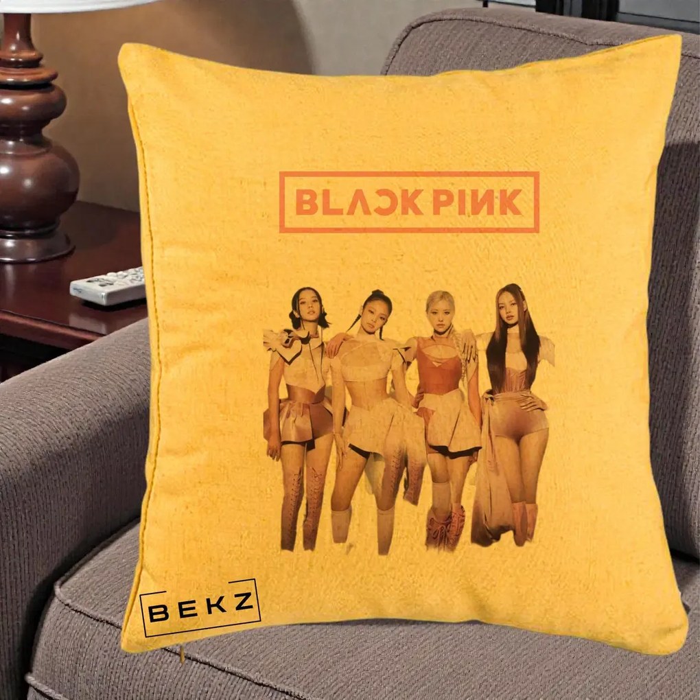 Perna Personalizata K-pop BLACKPINK Fotografie Grup Tinute Roz, 40x40 cm, Galben, Husa Detasabila, Perna Inclusa, BEKZ®