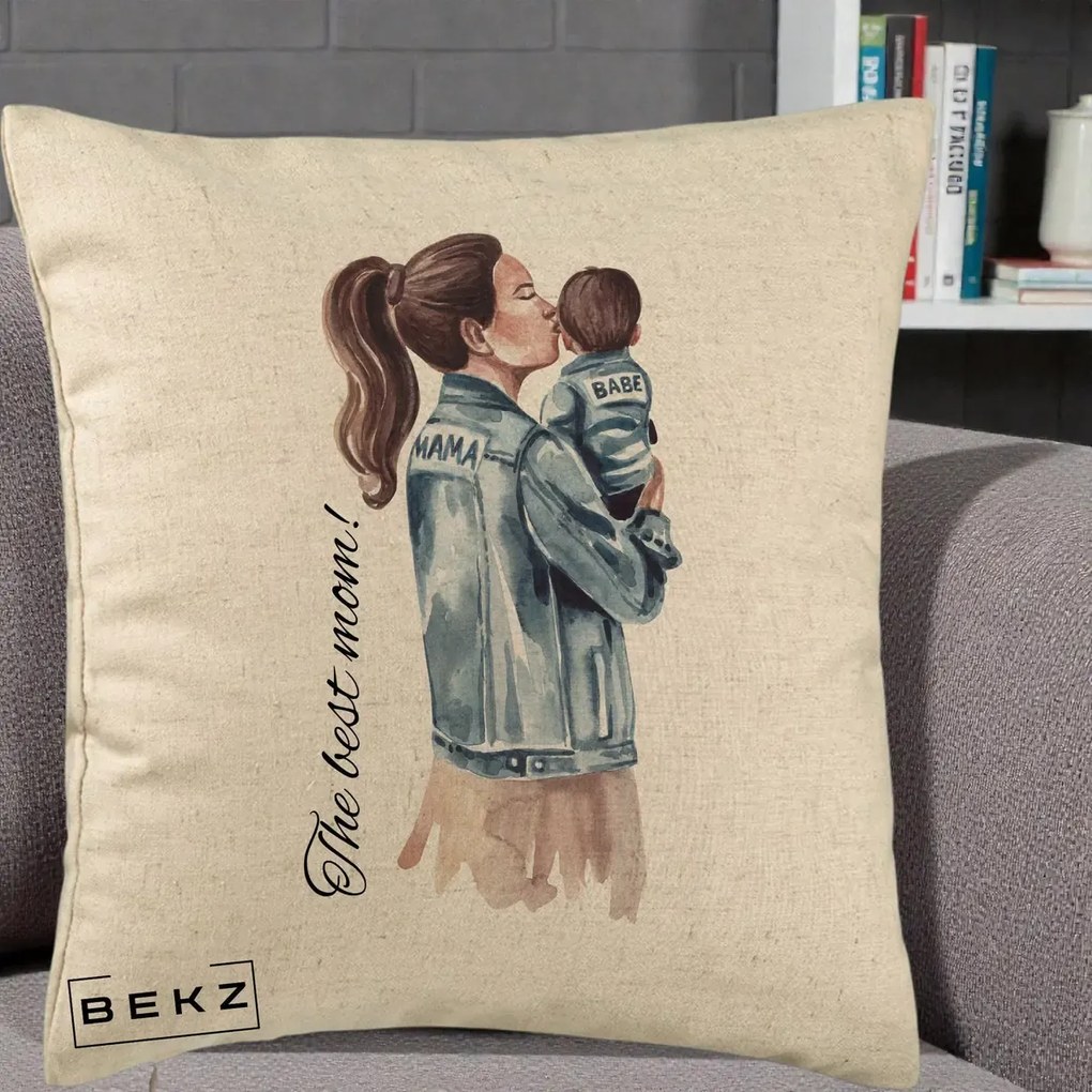 Cadou pentru Mama - Perna Personalizata The Best Mom Jachete, 40x40 cm, Bej, Husa Detasabila, Perna Inclusa, BEKZ®