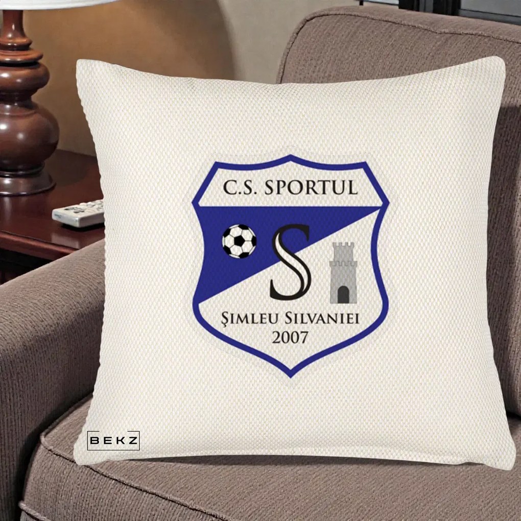 Perna Personalizata CS Sportul Simleu Silvaniei 2007, 40x40 cm, Crem Reliefat, Husa Detasabila, Perna Inclusa, BEKZ®