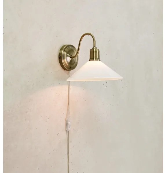 Lampă de perete Markslöjd 108865 VELA 1xE27/40W/230V alamă/alb