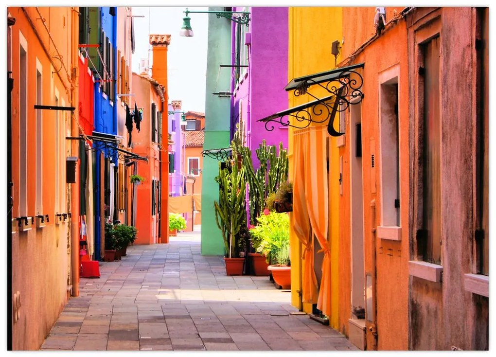 Tablou pe sticlă cu străduță colorata italiană (70x50 cm)