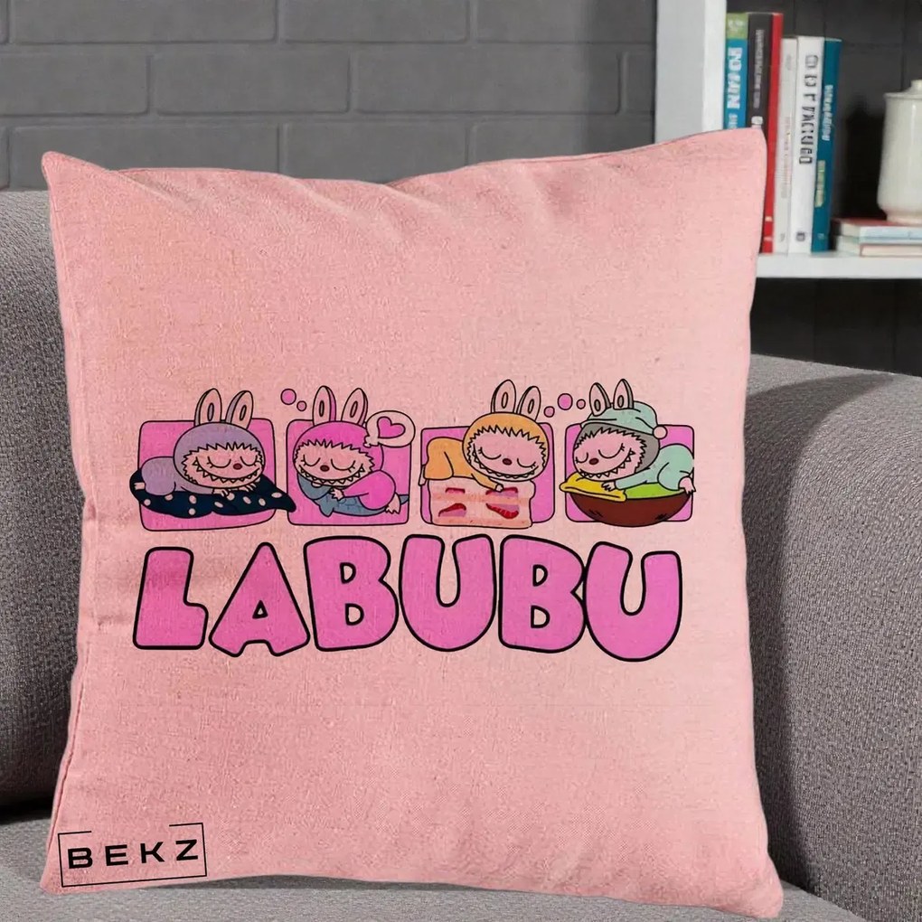 Perna Personalizata Labubu Sleeping Quad, 40x40 cm, Roz, Husa Detasabila, Perna Inclusa, BEKZ®