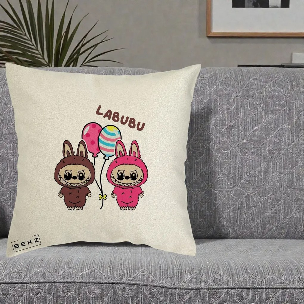 Perna Personalizata Labubu Cuplu cu Baloane, 40x40 cm, Ecru, Husa Detasabila, Perna Inclusa, BEKZ®