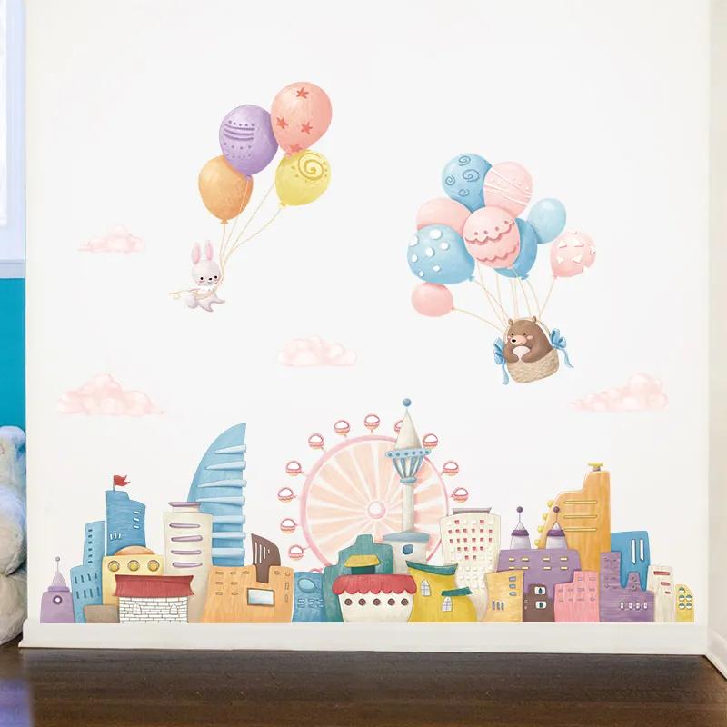 Autocolant de perete „Baloane peste oraș” 77x104 cm