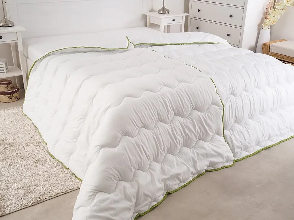 Plapuma matlasata pentru tot anul 140x200 cm cu perna BELLA ALOE VERA 70x90 cm, alba