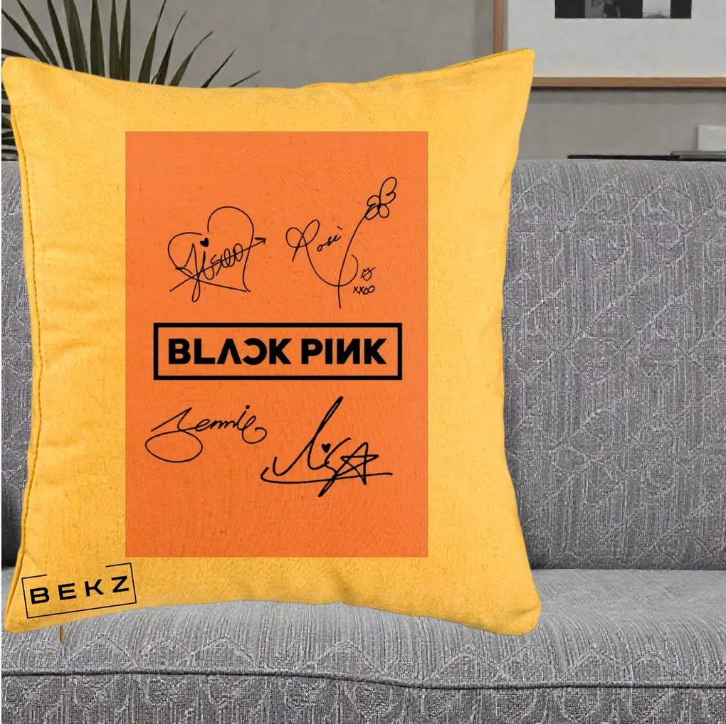 Perna Personalizata K-pop BLACKPINK Semnaturi Roz, 40x40 cm, Galben, Husa Detasabila, Perna Inclusa, BEKZ®