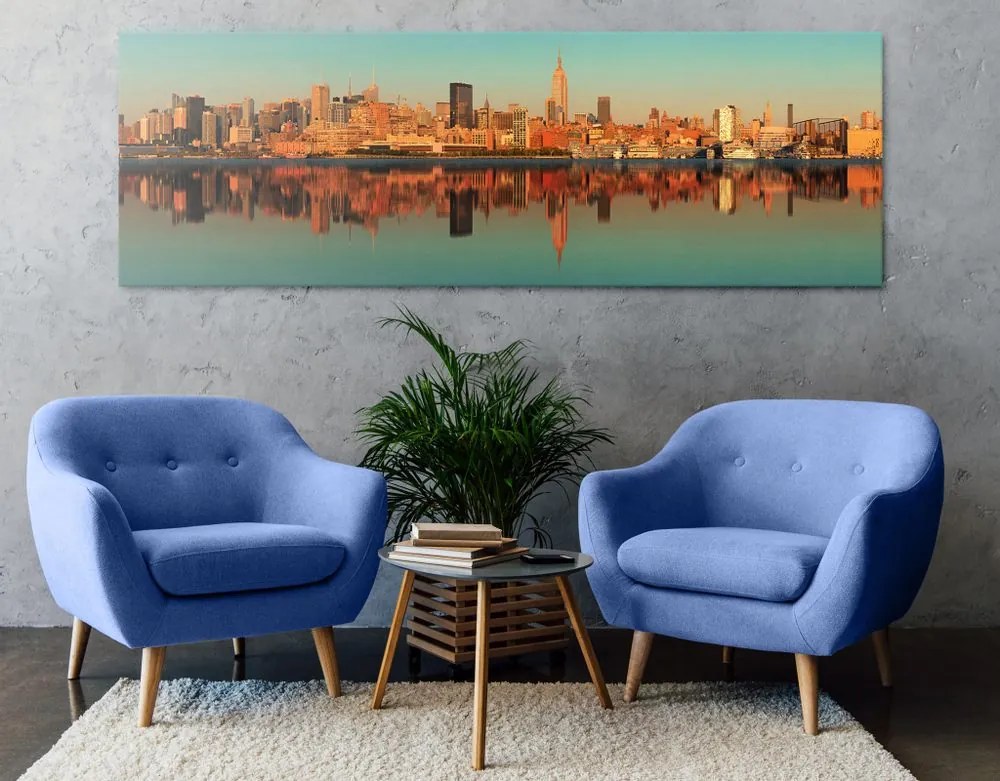 Tablou fascinantul New York reflectat în apă