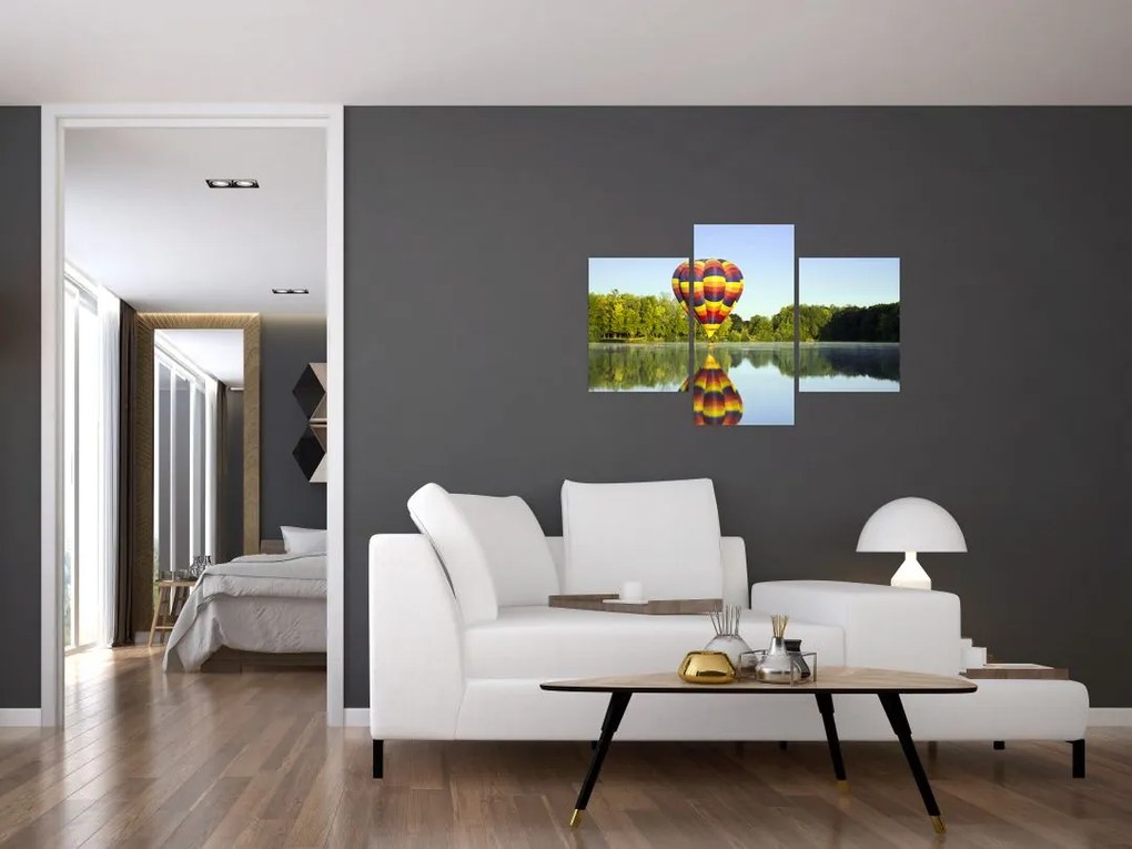 Tablou cu balon cu aer cald pe un lac (90x60 cm)