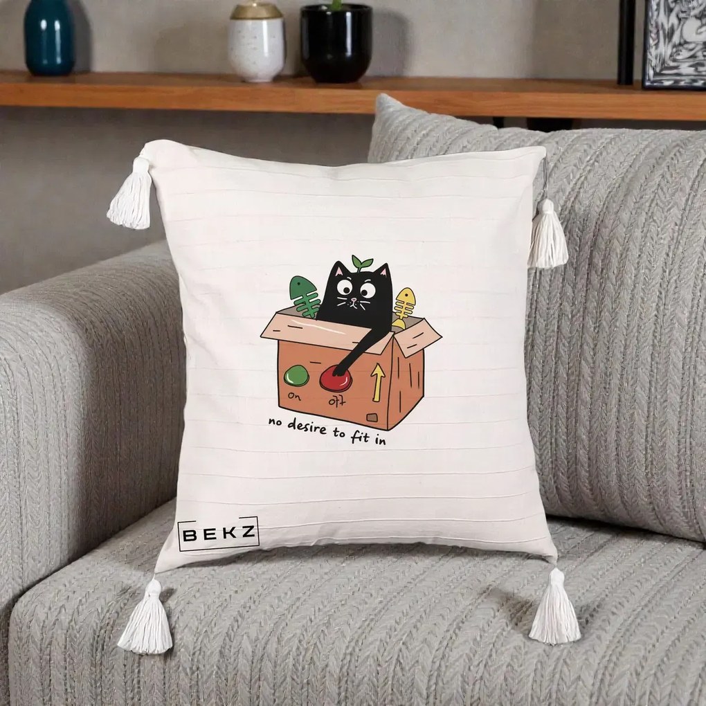 Perna Decorativa Pisica in Cutie No Desire to Fit In, 40x40 cm, Bej cu Franjuri, Husa Detasabila, Perna Inclusa, BEKZ®