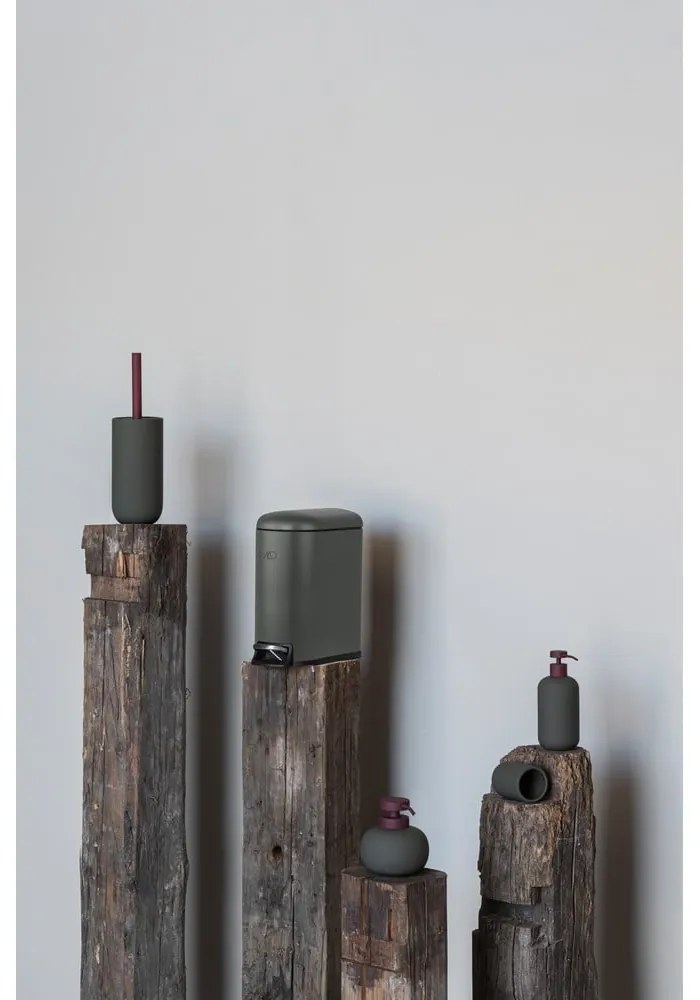 Perie de WC verde-închis din ceramică Lotus Play – Mette Ditmer Denmark