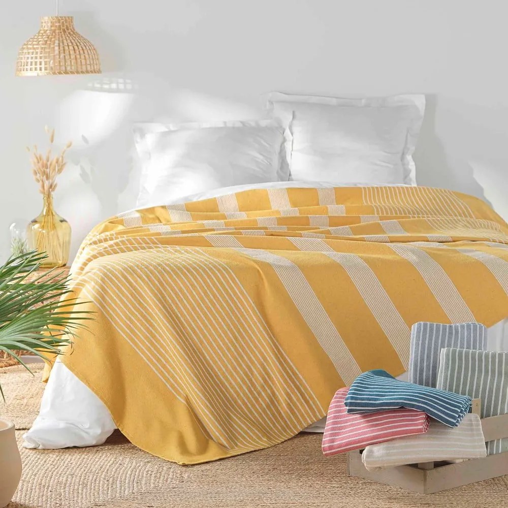 Cuvertură galbenă 240x260 cm Adele – douceur d'intérieur