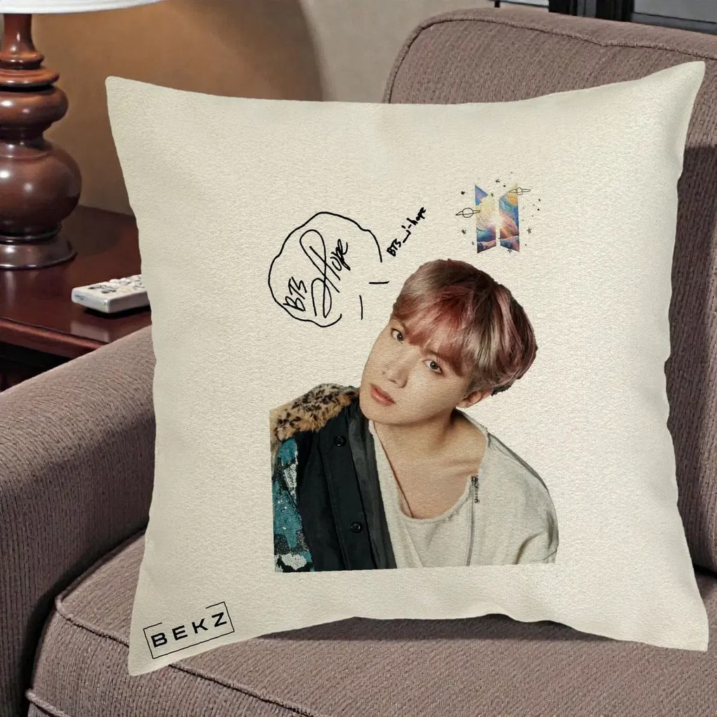 Perna Personalizata K-pop BTS J-Hope Par Roz Autograf, 40x40 cm, Ecru, Husa Detasabila, Perna Inclusa, BEKZ®