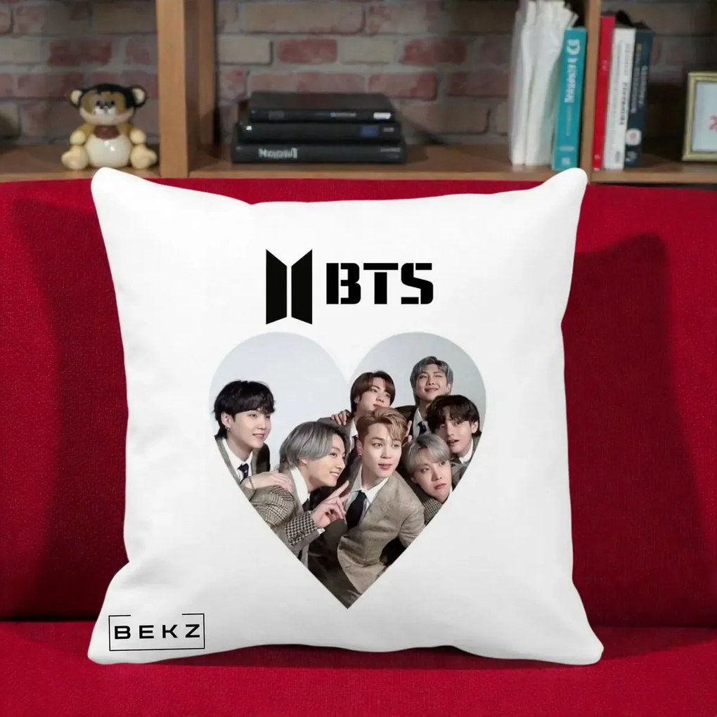 Perna Personalizata K-pop BTS Grup Fotografie in Inima, 40x40 cm, Alba Mata, Husa Detasabila, Perna Inclusa, BEKZ®