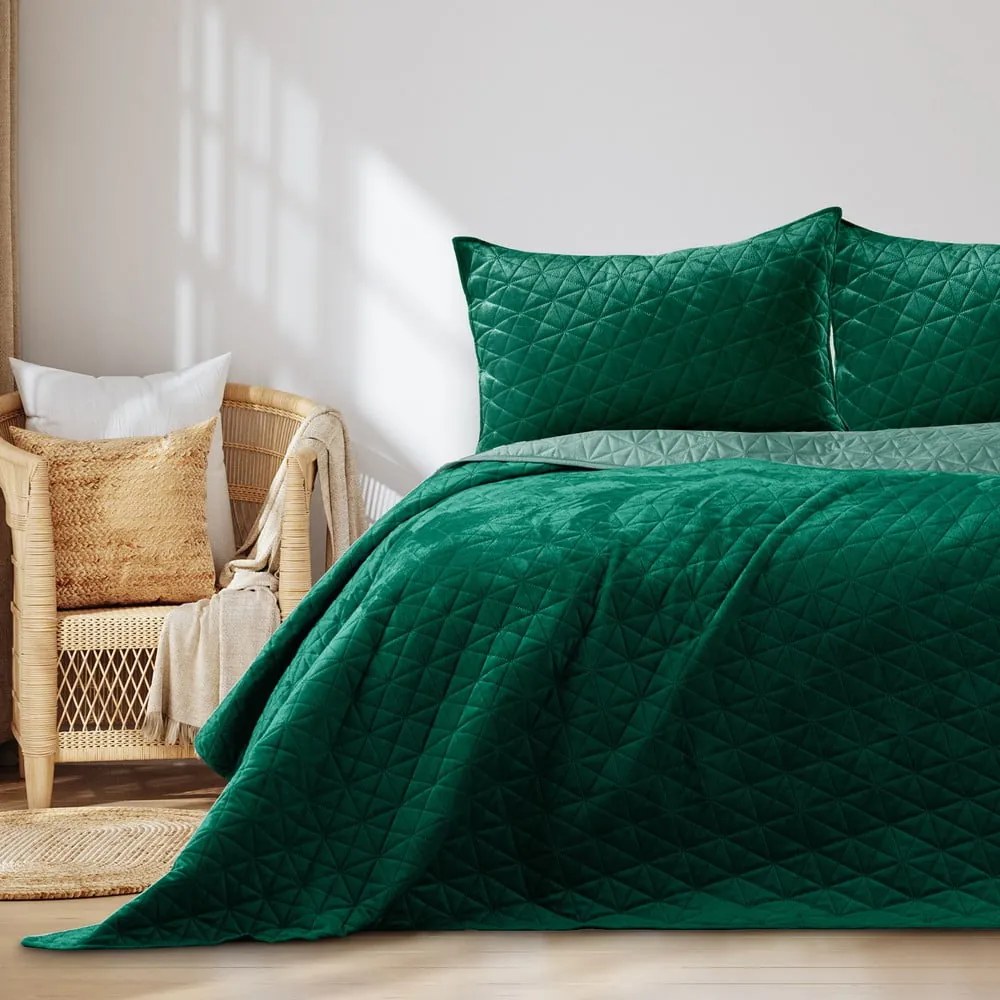Cuvertură verde matlasată din catifea 220x240 cm Laila – AmeliaHome