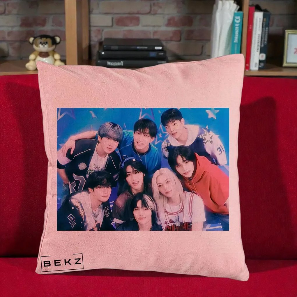 Perna Personalizata K-Pop Grup Foto Stele, 40x40 cm, Roz, Husa Detasabila, Perna Inclusa, BEKZ®