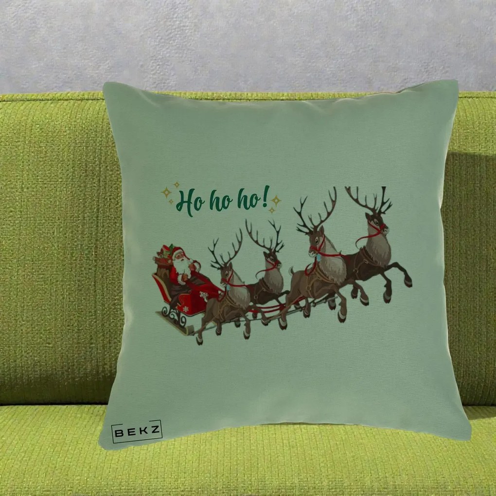 Perna Decorativa Ho Ho Ho Mos Craciun cu Sanie si Reni, 40x40 cm, Verde, Husa Detasabila, Perna Inclusa, BEKZ®
