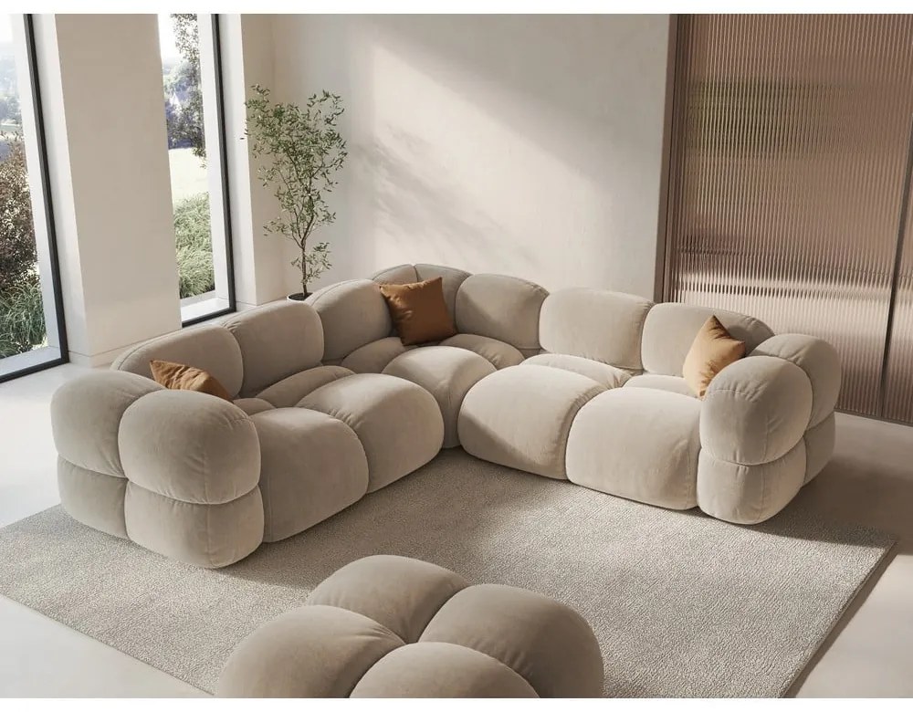 Colțar bej cu tapițerie din catifea Loretto – Cosmopolitan Design