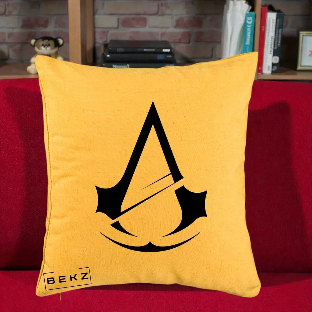 Perna Personalizata Assassin's Creed Minimalist, 40x40 cm, Galben, Husa Detasabila, Perna Inclusa, BEKZ®