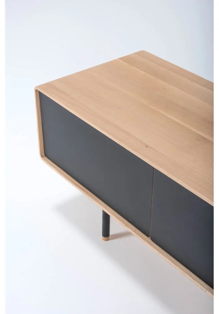 Comodă TV neagră/în culoare naturală din lemn de stejar 160x48 cm Fina – Gazzda