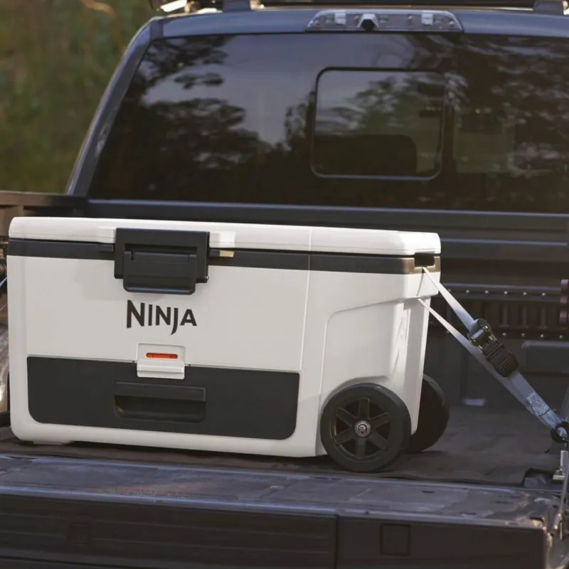 Lada frigorifica Ninja FrostVault FB265EUUKWH, 61,5 l, Pasiva, 97 doze, Pastreaza gheata pana la 6 zile, Compartiment uscat, Roti, Alba