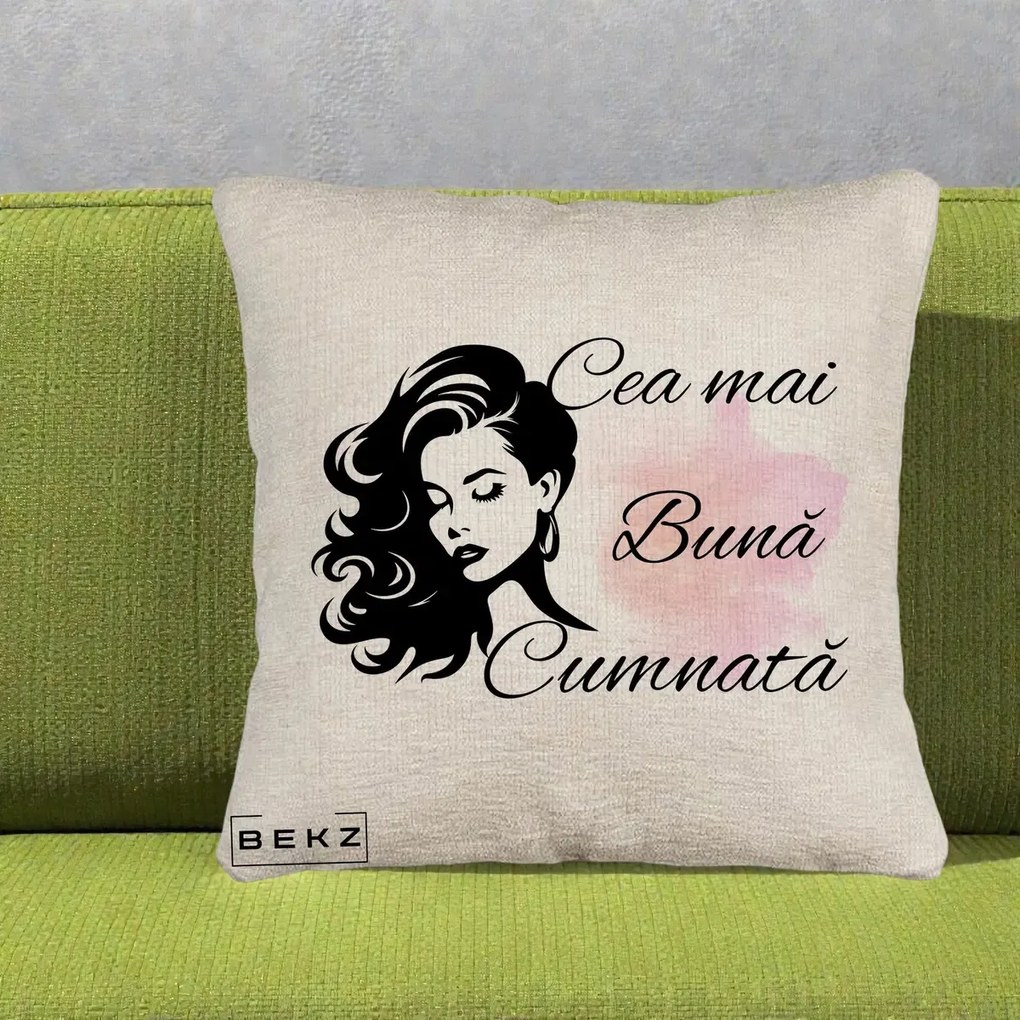 Cadou pentru Cumnata - Perna Personalizata Cea mai Buna Cumnata cu Silueta Dama si Pete Roz, 40x40 cm, Bej Canapea, Husa Detasabila, Perna Inclusa, BEKZ®