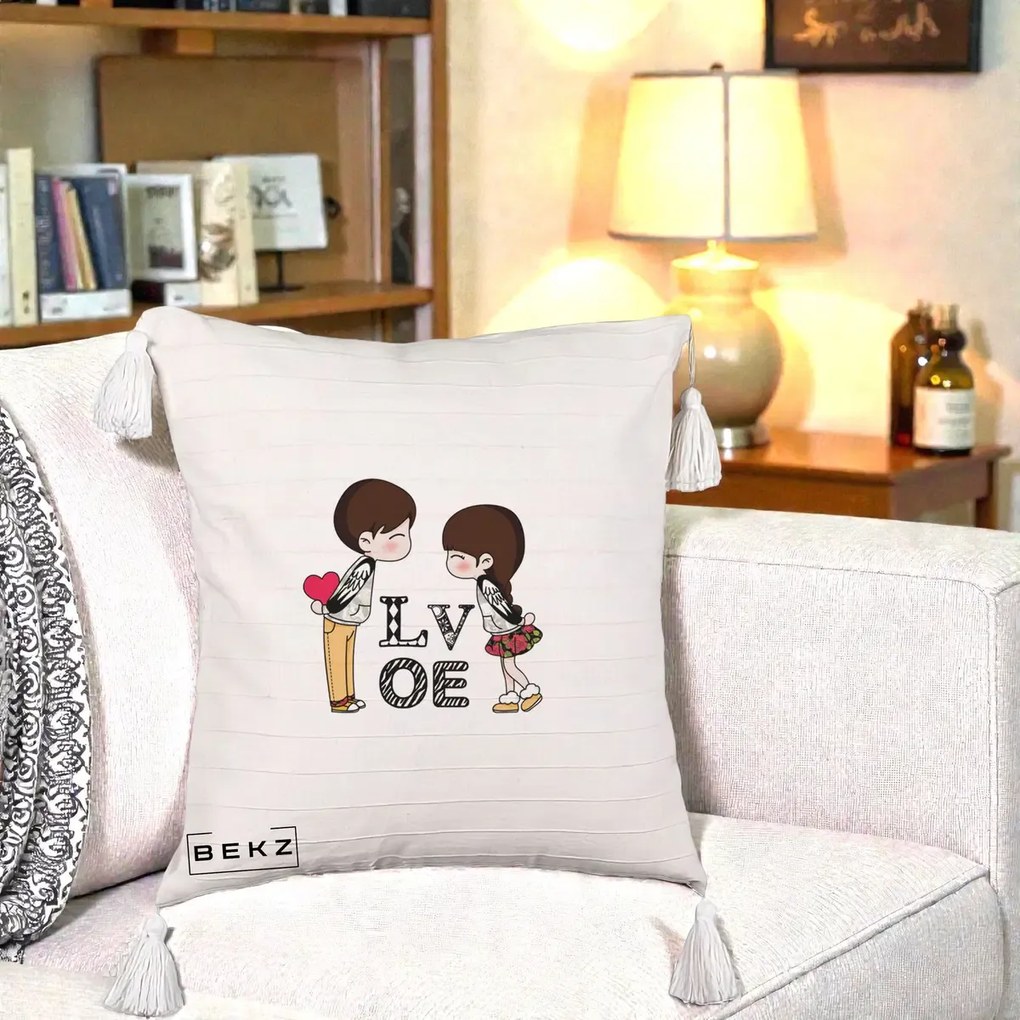 Cadou Romantic - Perna Personalizata Cuplu Kawaii LOVE, 40x40 cm, Bej cu Franjuri, Husa Detasabila, Perna Inclusa, BEKZ®