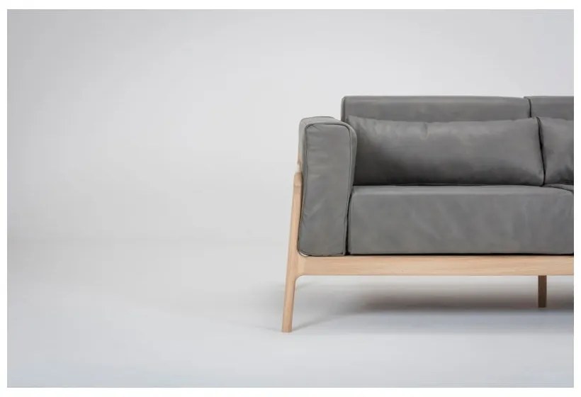 Canapea din piele bovină cu structură din lemn masiv de stejar Gazzda Fawn, gri închis