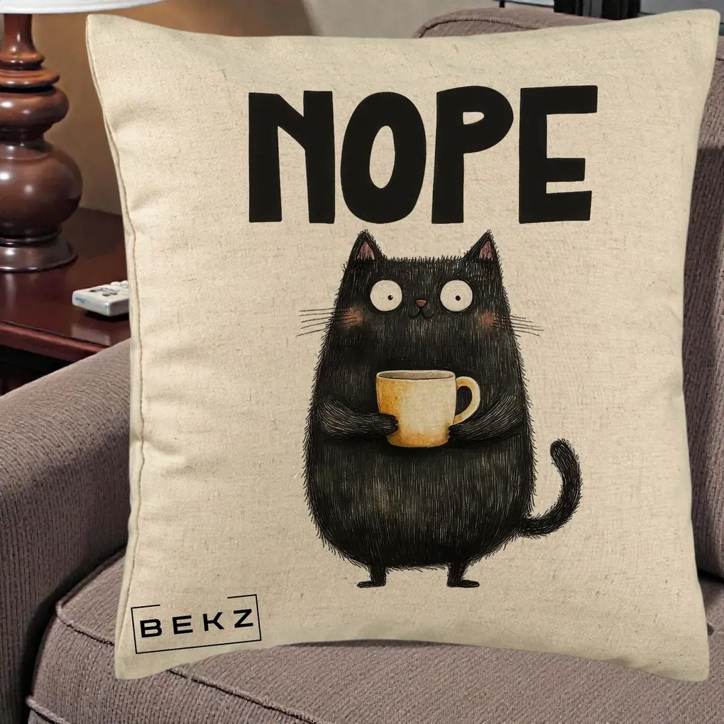 Perna Decorativa NOPE Pisica Neagra Cafea, 40x40 cm, Bej, Husa Detasabila, Perna Inclusa, BEKZ®