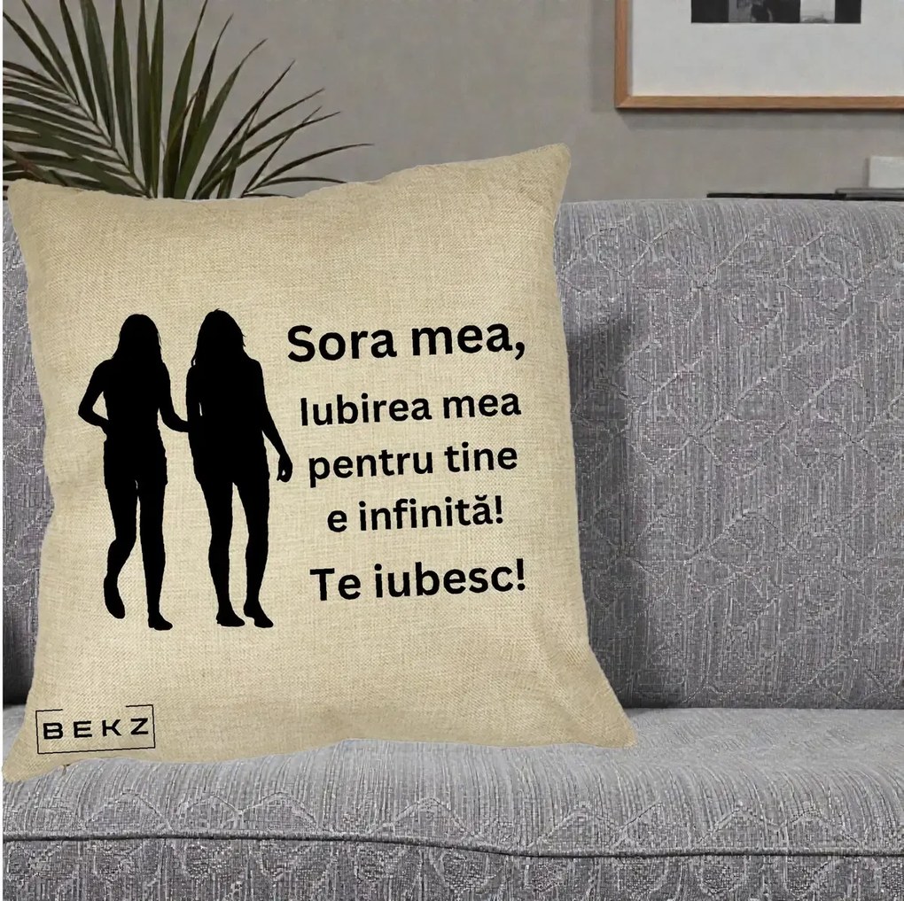 Cadou pentru Sora - Perna Personalizata Sora Mea Te Iubesc Siluete Negre Tinand Maini, 40x40 cm, Crem, Husa Detasabila, Perna Inclusa, BEKZ®