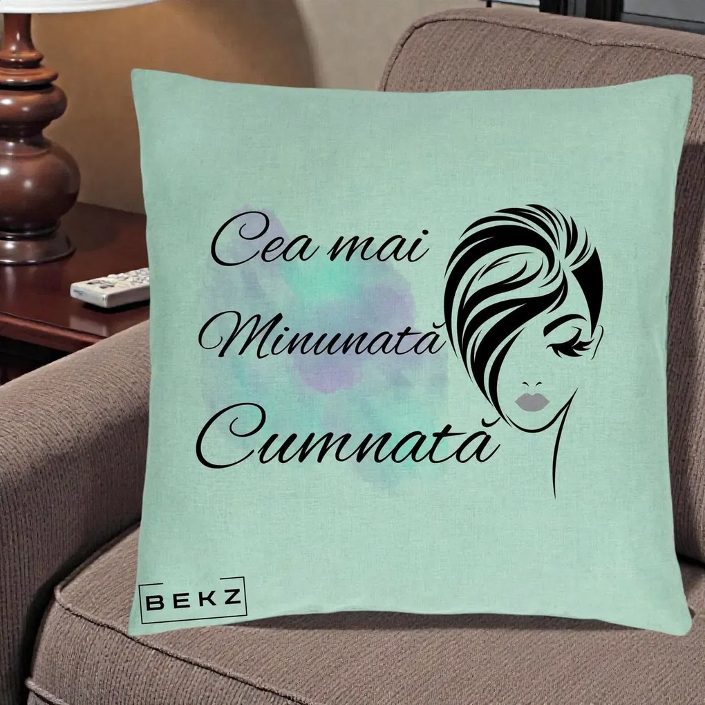 Cadou pentru Cumnata - Perna Personalizata Cea mai Minunata Cumnata cu Silueta Dama si Pete Multicolor, 40x40 cm, Verde Menta, Husa Detasabila, Perna Inclusa, BEKZ®