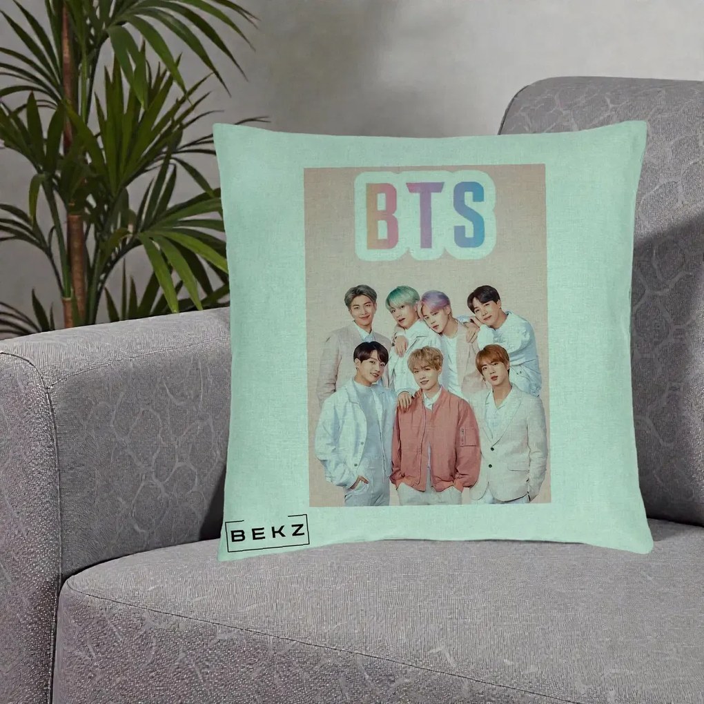 Perna Personalizata K-pop BTS Foto Grup cu BTS si Fond Roz Pastel, 40x40 cm, Verde Menta, Husa Detasabila, Perna Inclusa, BEKZ®