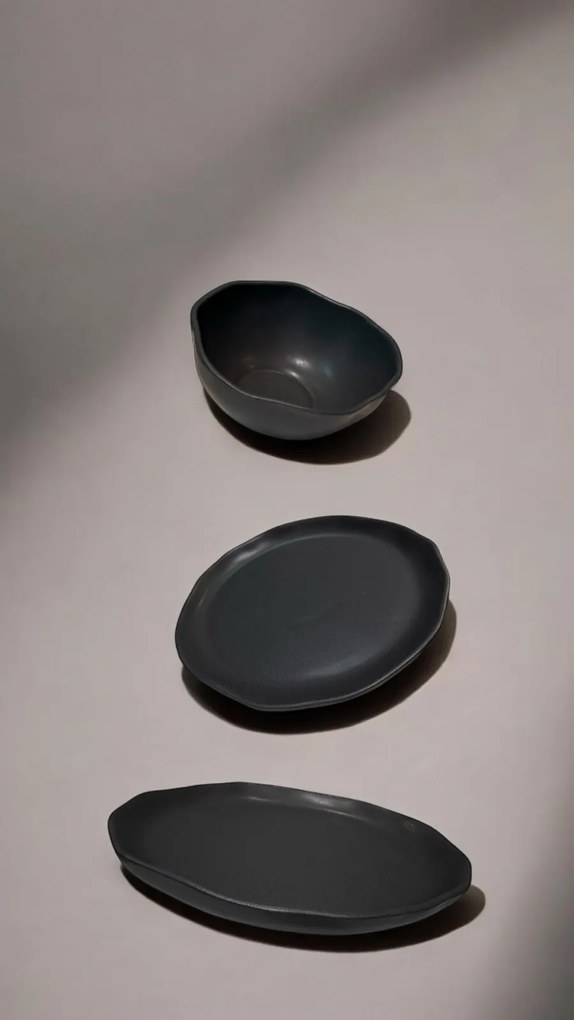 Set Farfurii NOVUM Vulcano 3 piese Negru Mat Carbon (1 Farfurie 26cm, 1 Farfurie 20cm, 1 Bol 480ml) Glazurat Manual