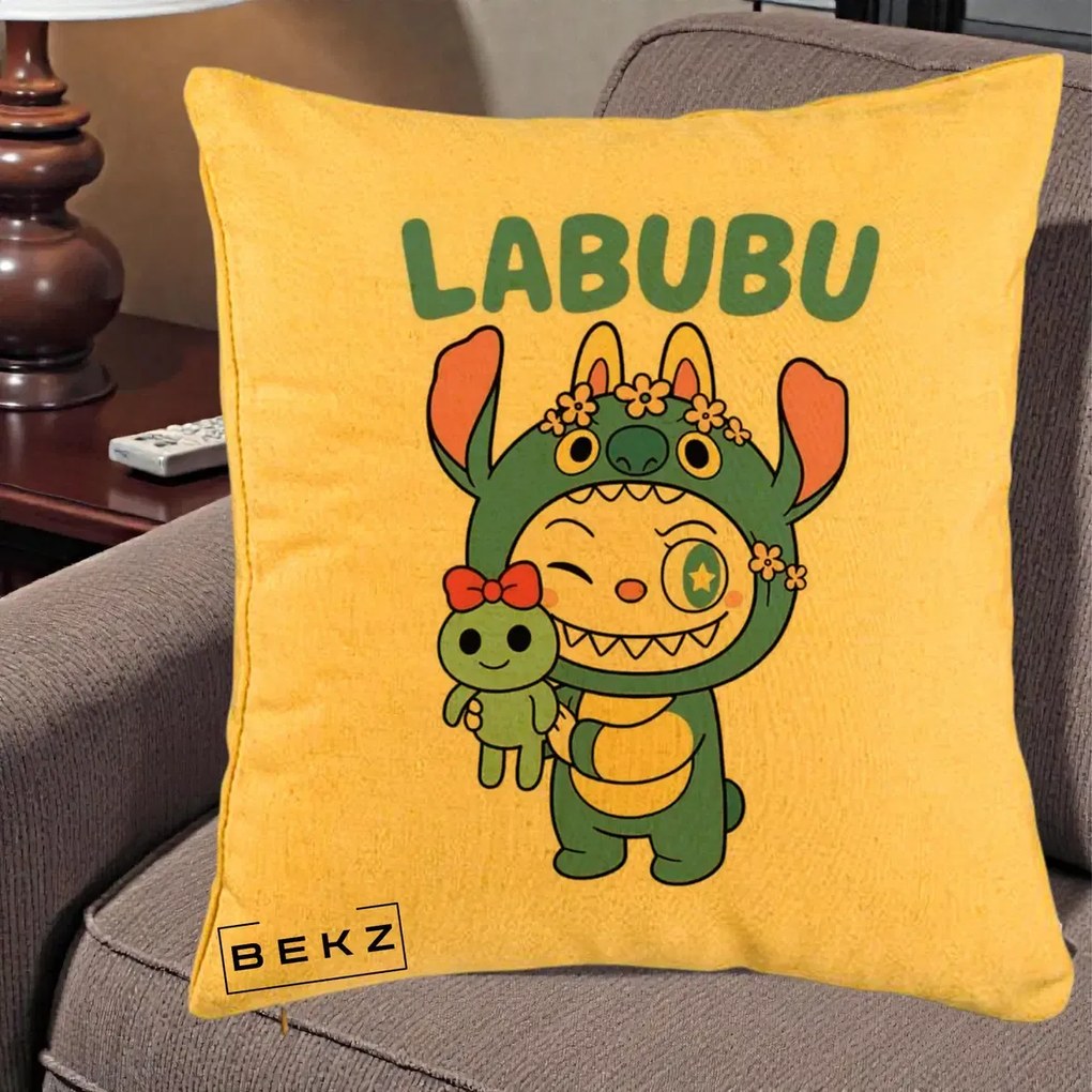 Perna Personalizata Labubu x Stitch cu Flori, 40x40 cm, Galben, Husa Detasabila, Perna Inclusa, BEKZ®