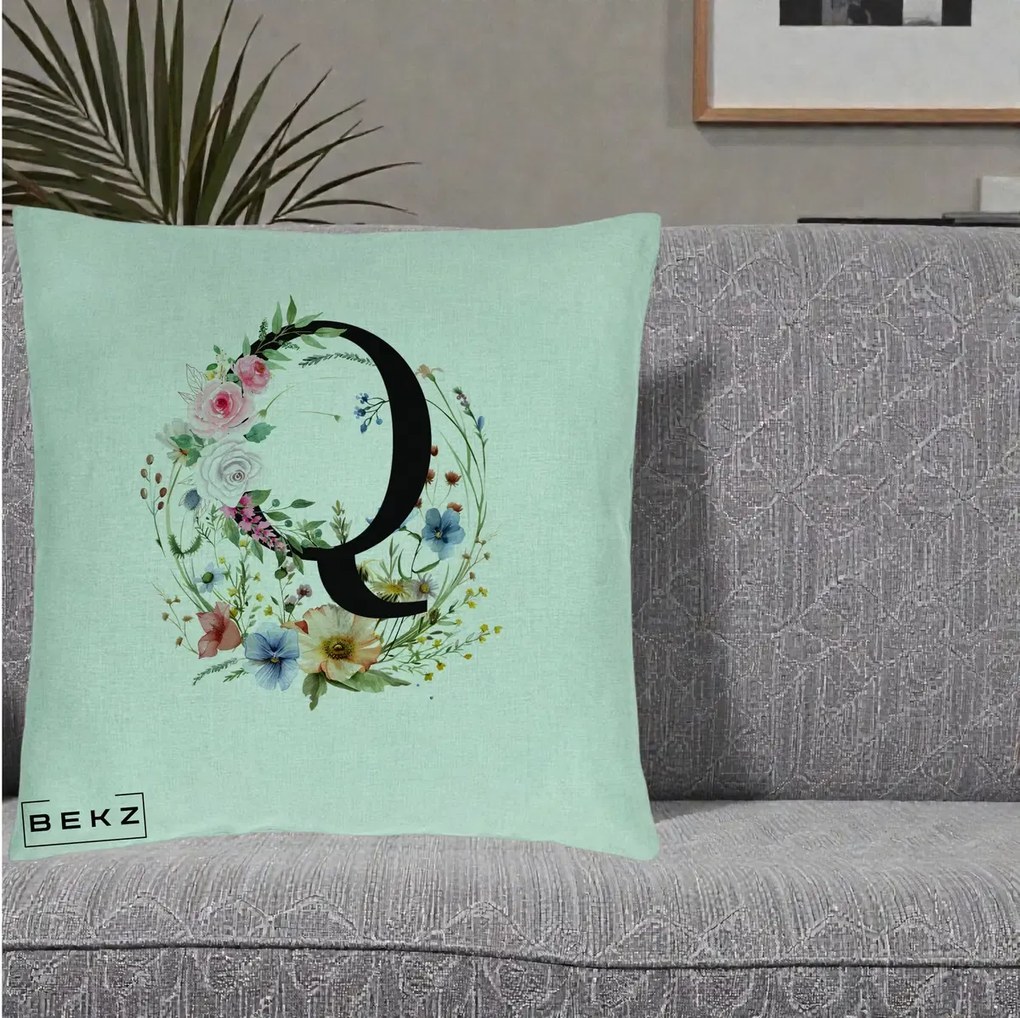 Cadou Personalizat - Perna Personalizata Monogram Litera Q cu Flori Acuarela, 40x40 cm, Verde Menta, Husa Detasabila, Perna Inclusa, BEKZ®