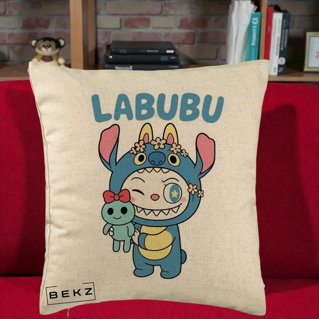 Perna Personalizata Labubu x Stitch cu Flori, 40x40 cm, Bej, Husa Detasabila, Perna Inclusa, BEKZ®