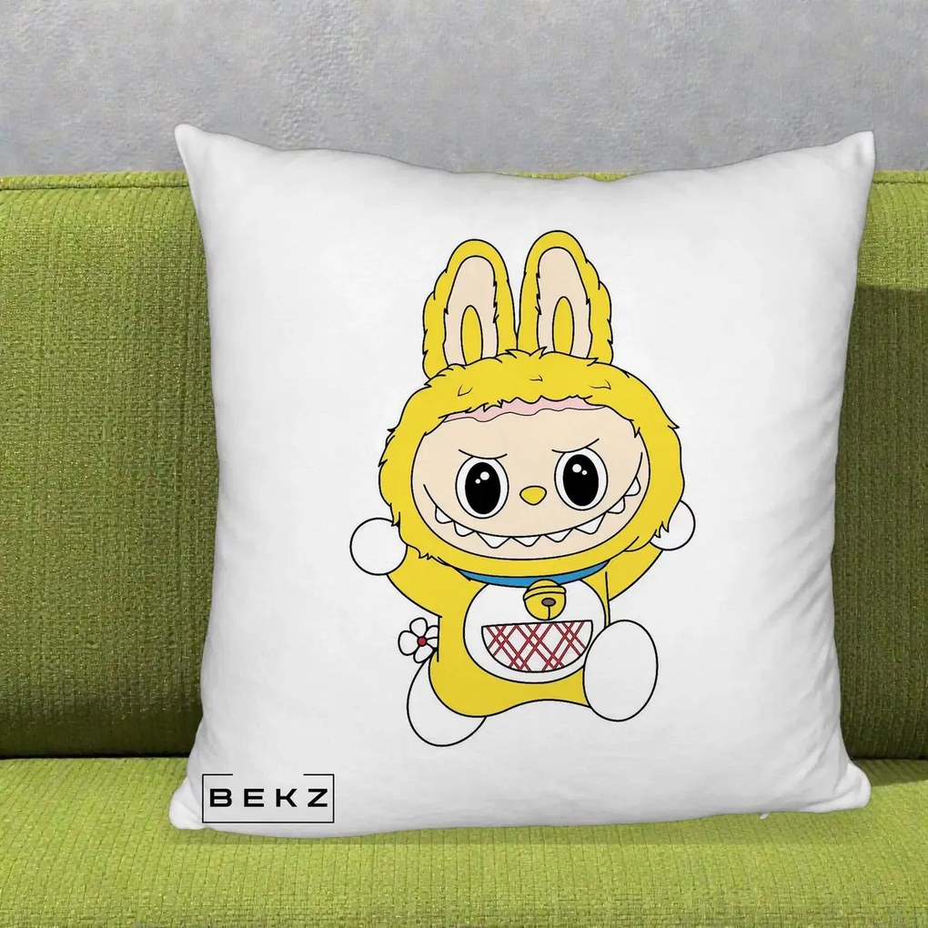 Perna Personalizata Labubu Galben Doraemon, 40x40 cm, Alb Pufos, Husa Detasabila, Perna Inclusa, BEKZ®