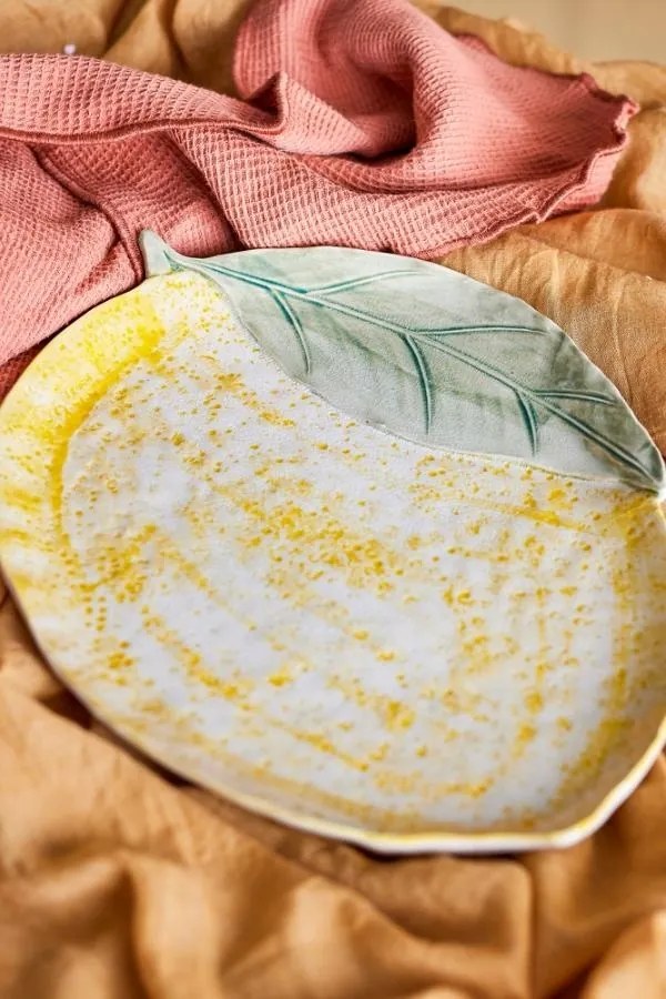 Platou de servire din ceramică în formă de lămâie, galben cu nuanțe reactive, 32×22,5×3 cm, "Hadden"