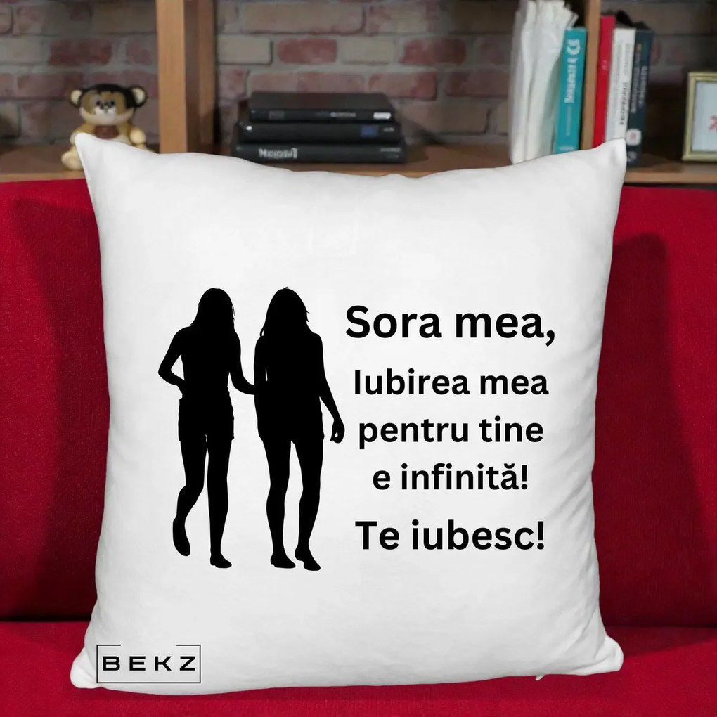 Cadou pentru Sora - Perna Personalizata Sora Mea Te Iubesc Siluete Negre Tinand Maini, 40x40 cm, Alb Pufos, Husa Detasabila, Perna Inclusa, BEKZ®