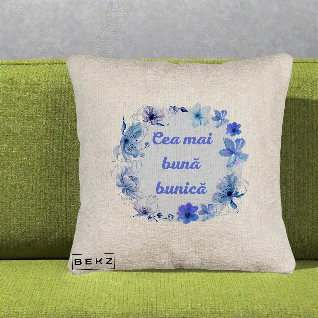 Cadou pentru Bunica - Perna Personalizata Cea Mai Buna Bunica Coronita Flori Albastre Acuarela, 40x40 cm, Bej Canapea, Husa Detasabila, Perna Inclusa, BEKZ®