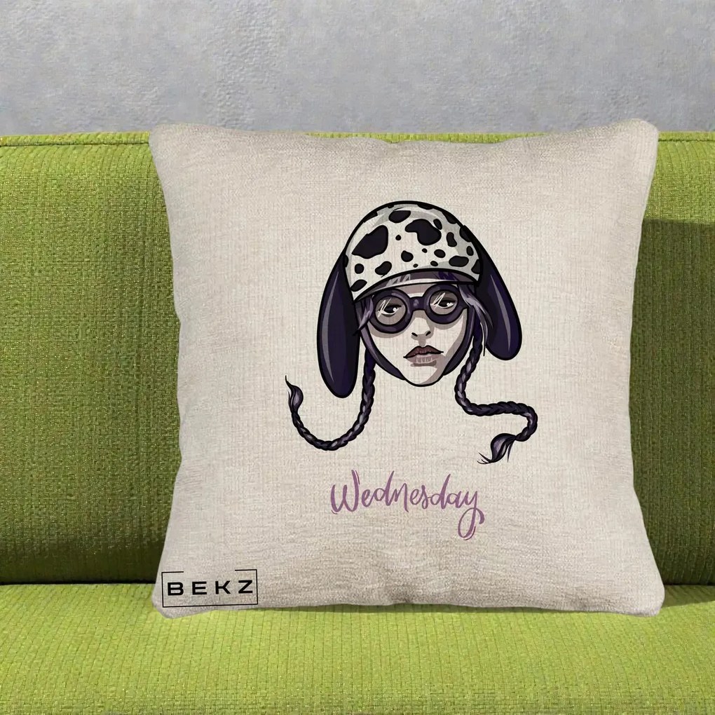 Perna Personalizata Wednesday Addams cu Caine Dalmatian, 40x40 cm, Bej Canapea, Husa Detasabila, Perna Inclusa, BEKZ®
