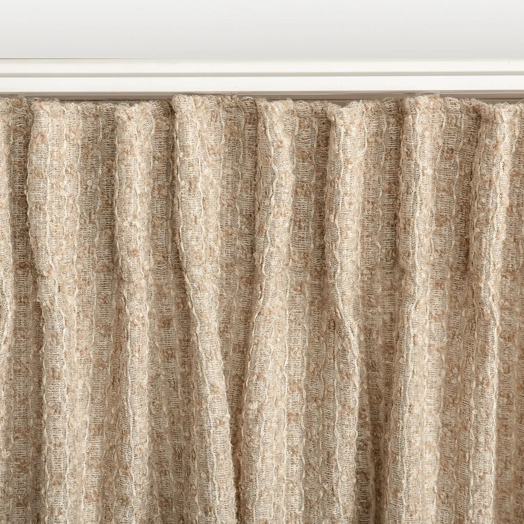 Perdea cu bandă de pliuri