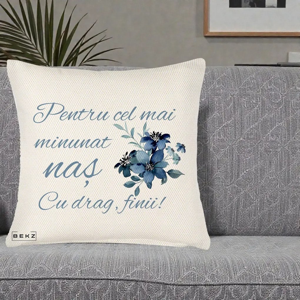 Cadou pentru Nas - Perna Personalizata Pentru Cel mai Minunat Nas Cu drag Finii, 40x40 cm, Crem Reliefat, Husa Detasabila, Perna Inclusa, BEKZ®