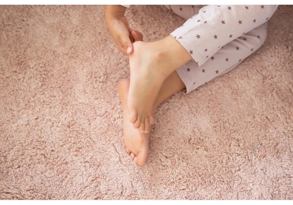 Covor pentru copii roz lavabil/țesut manual din bumbac 160x180 cm Puffy Love – Lorena Canals