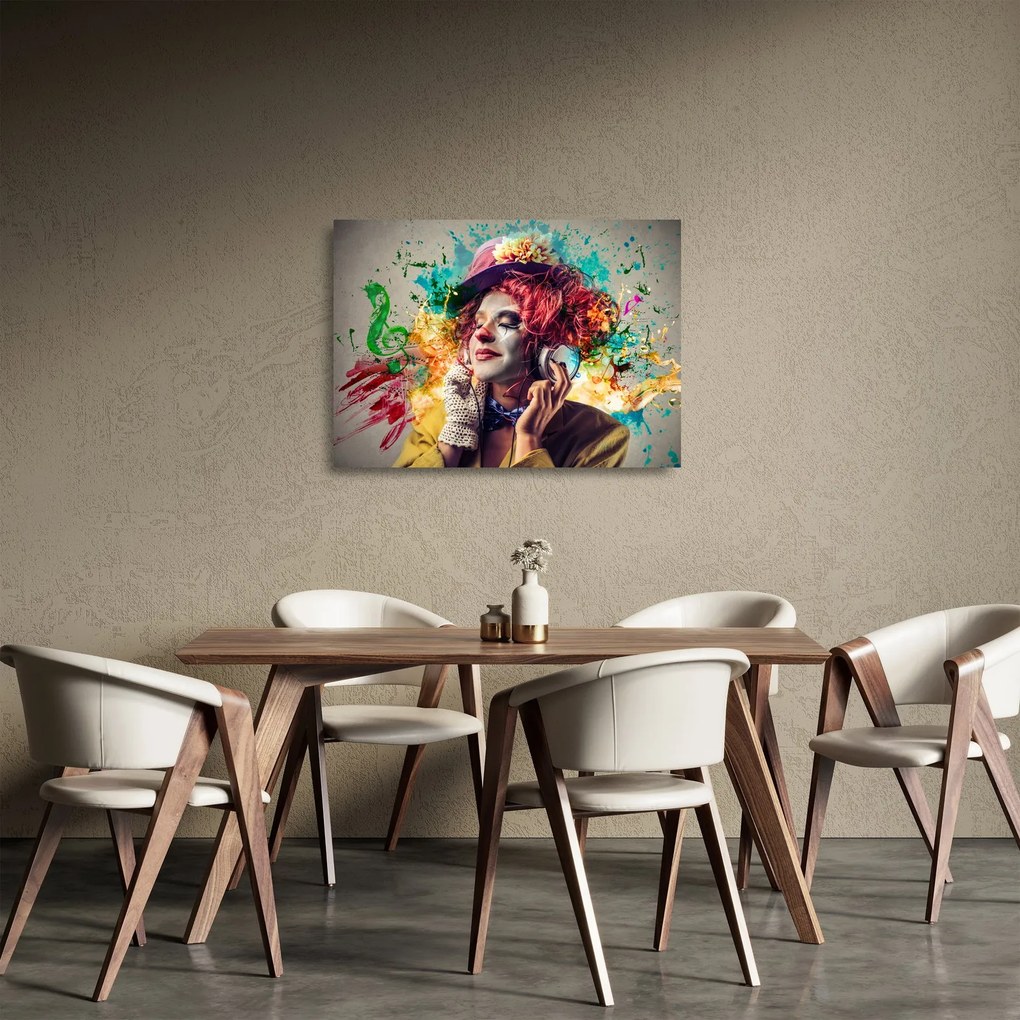 Tablou pe sticlă - Artista cu căști (70x50 cm)