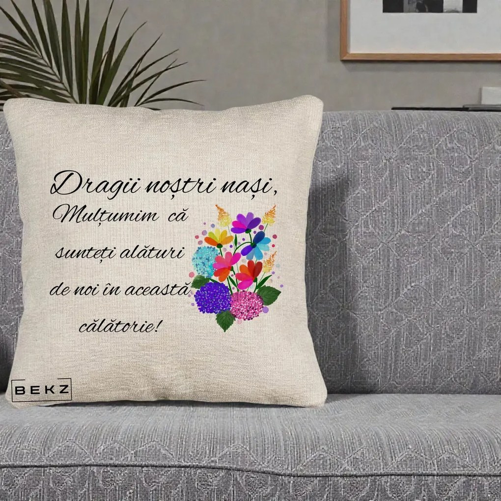 Perna personalizata nasi: Dragii nostri nasi, multumim, buchet colorat, 40x40 cm cu Umplutura, Bej Canapea, BEKZ