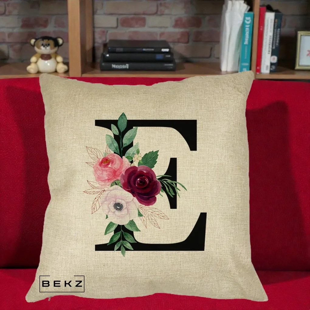 Cadou Personalizat - Perna Personalizata Monograma Florala Litera E, 40x40 cm, Crem, Husa Detasabila, Perna Inclusa, BEKZ®