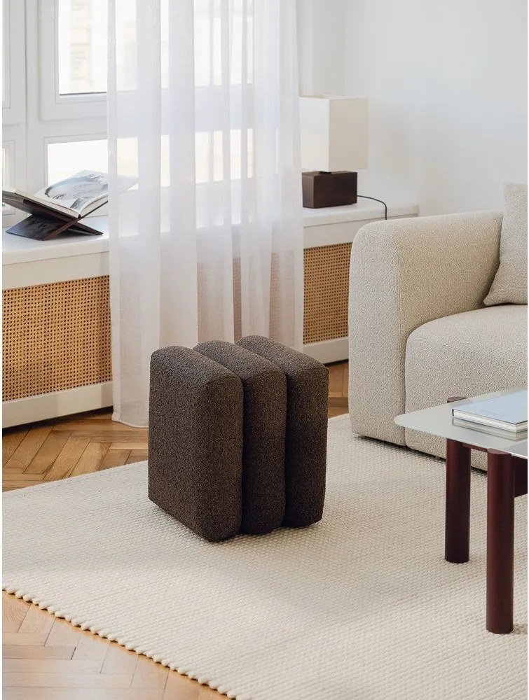 Puf maro cu tapițerie din țesătură bouclé Radd – noo.ma